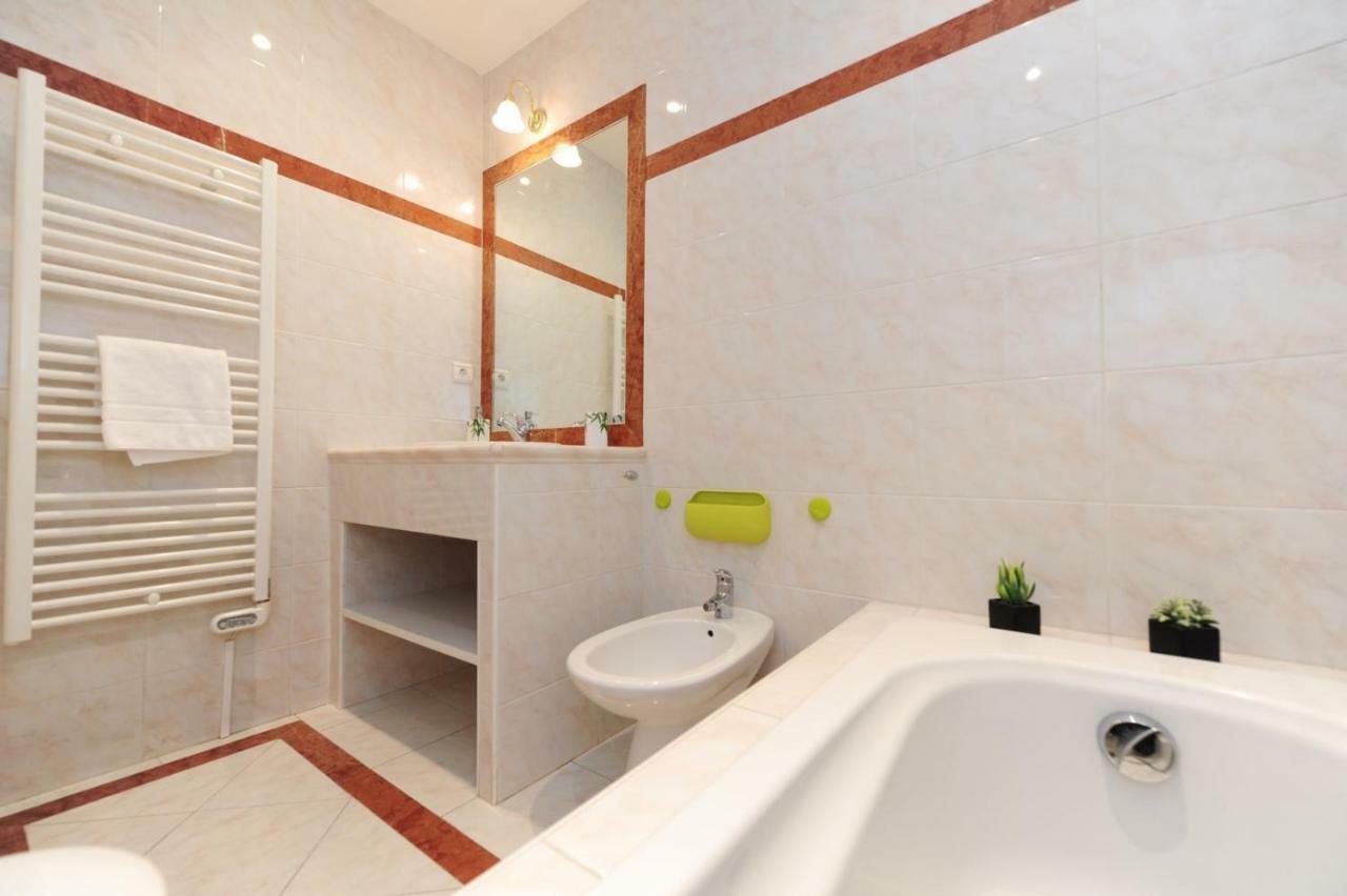 Le Savoy Palace - Five Stars Holiday House นีซ ภายนอก รูปภาพ
